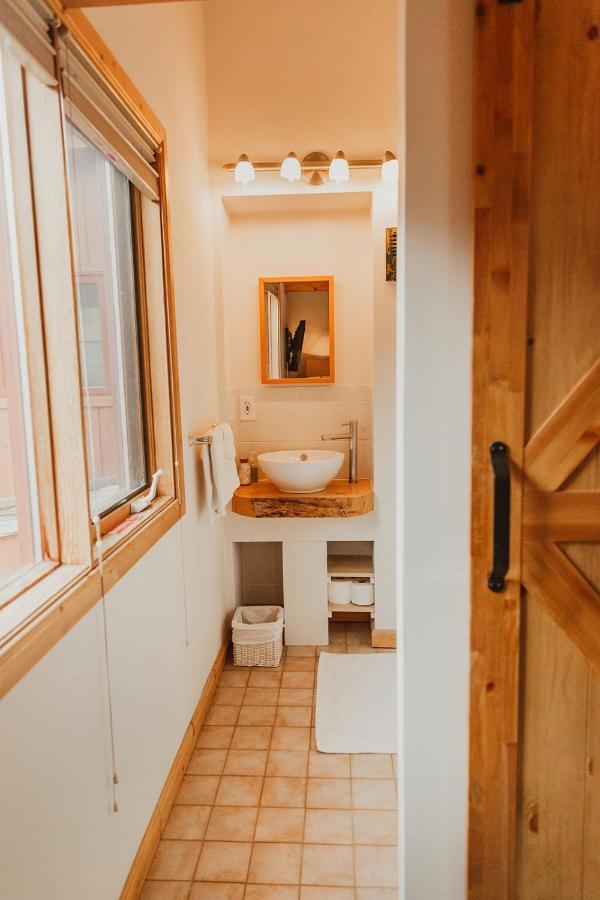 Ambleside Lodge Bed & Breakfast Canmore Extérieur photo