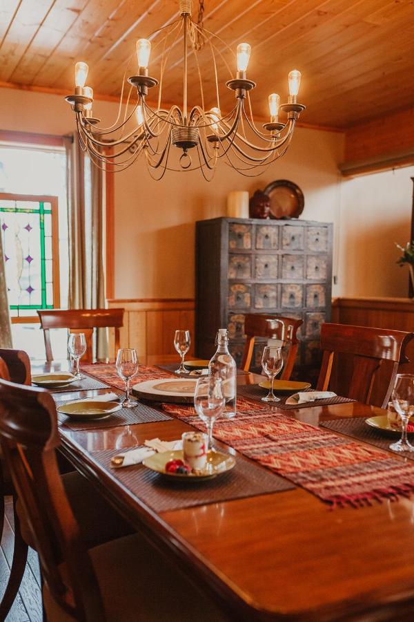 Ambleside Lodge Bed & Breakfast Canmore Extérieur photo